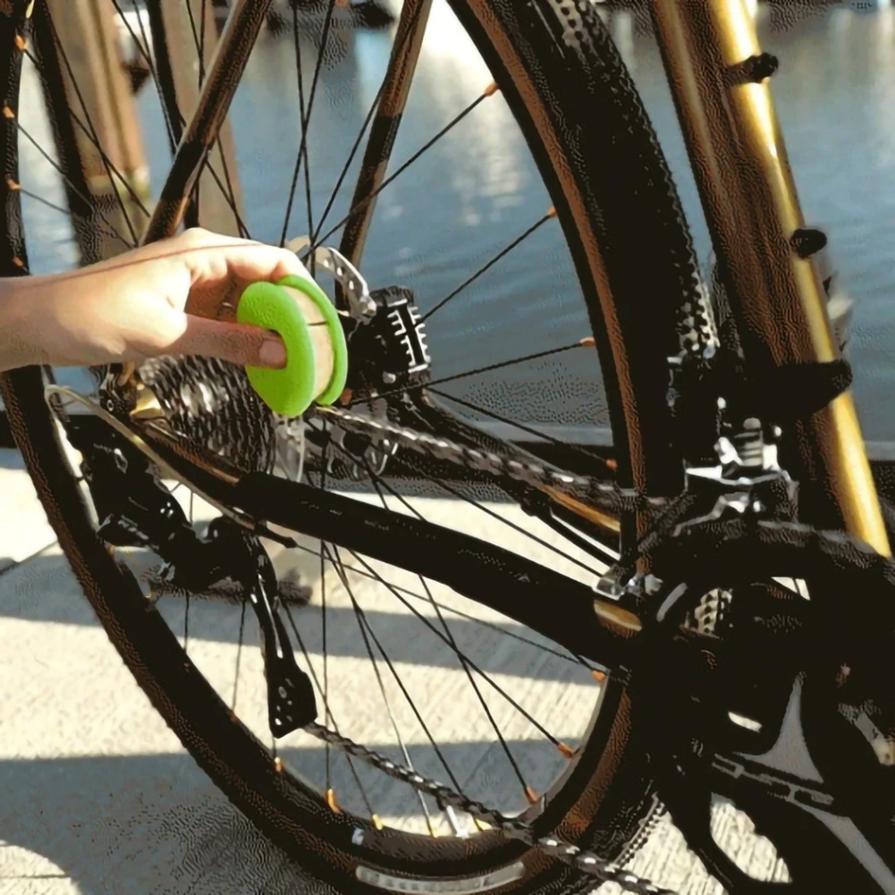 Bicycle Chain Oiler Lube Oil Lubricator Tool Rolling Roller Type Chain Lubricating Oiler Lubricating Maintenance Device Artifact
Bicycle Chain Oiler Lube Oil Lubricator Tool Rolling Roller Type Chain Lubricating Oiler Lubricating Maintenance Device Artifact