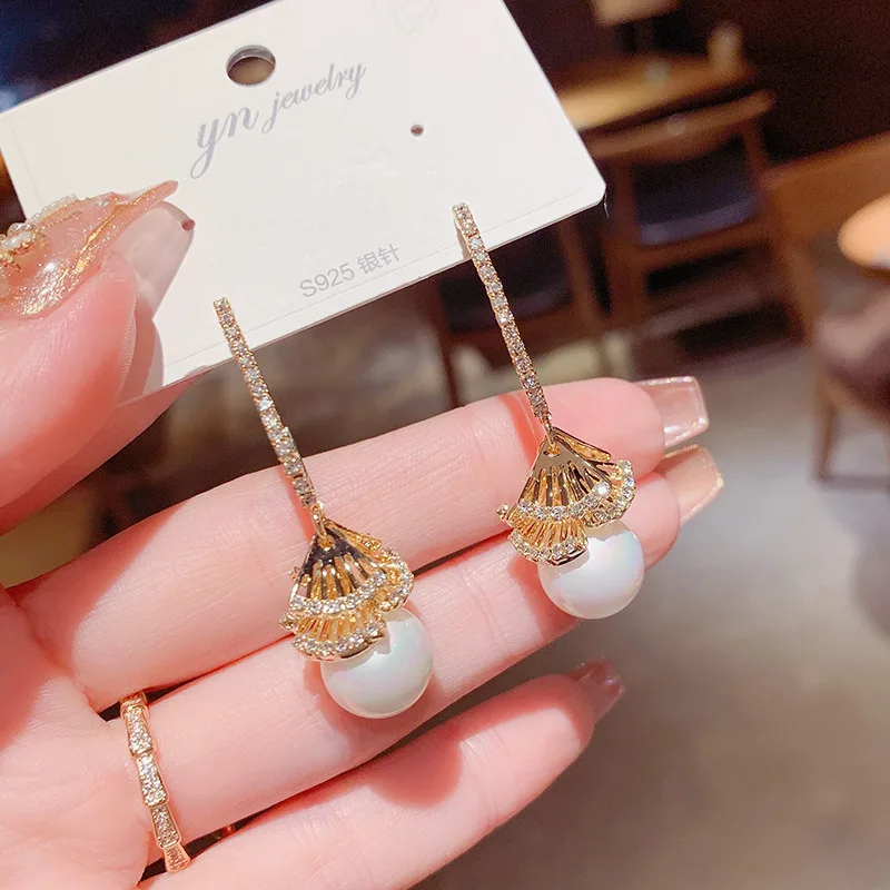 Light Luxury 14K Real Gold Pearl Temperament Fashion S Needle Stud Earrings for Women Cubic Zircon ZC Earrings
Light Luxury 14K Real Gold Pearl Temperament Fashion S Needle Stud Earrings for Women Cubic Zircon ZC Earrings