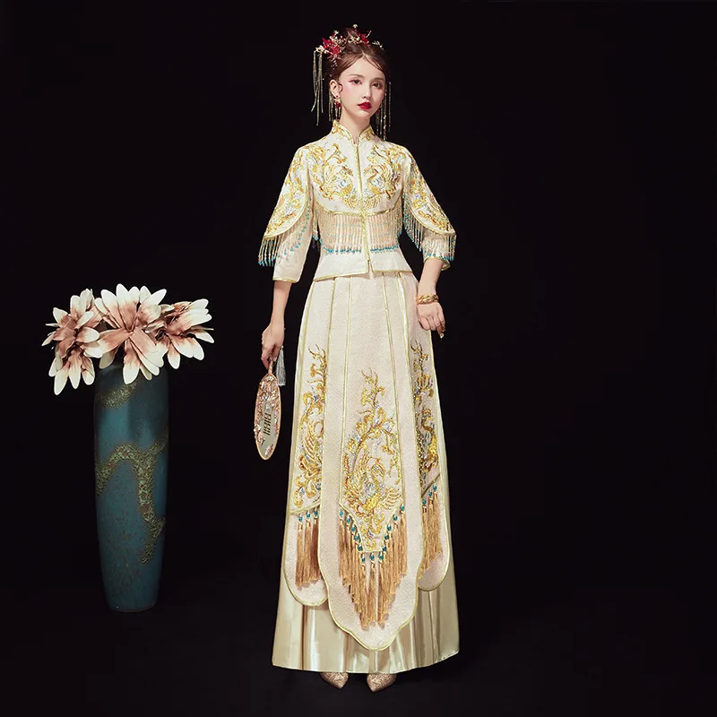 Традиционное китайское классическое свадебное платье, винтажный костюм невесты цвета шампанского с вышивкой, Ципао
Традиционное китайское классическое свадебное платье, винтажный костюм невесты цвета шампанского с вышивкой, Ципао