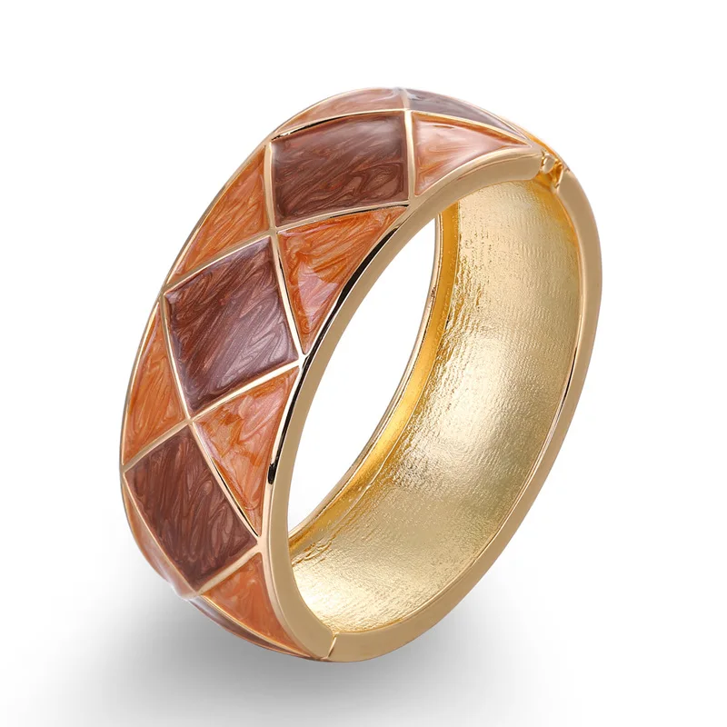 Hot Sale Fashion Bracelet Retro Dripping Oil Two-color Drawing Gold Drum Shape Geometric Pattern Bracelet Gift Jewelry Wholesale
Hot Sale Fashion Bracelet Retro Dripping Oil Two-color Drawing Gold Drum Shape Geometric Pattern Bracelet Gift Jewelry Wholesale