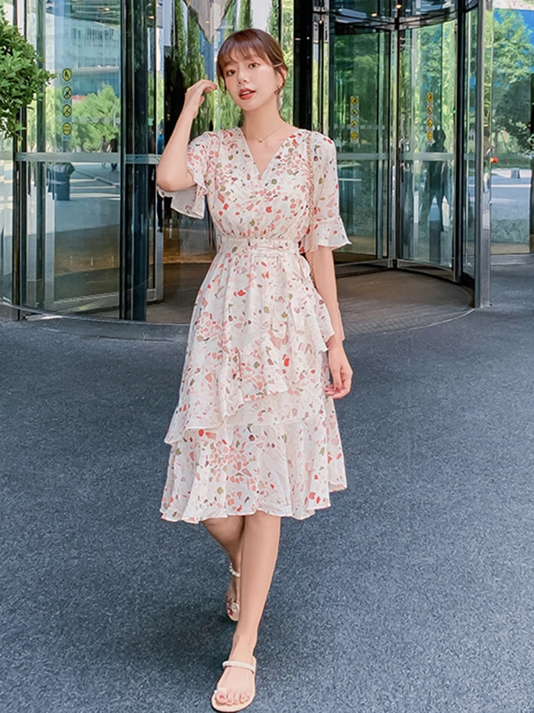Women Long White Chiffon Printed Dress Summer 2022 Runway Elegant Korean Party Dress Ruffle Vintage Boho Beach Vacation Dresses
Women Long White Chiffon Printed Dress Summer 2022 Runway Elegant Korean Party Dress Ruffle Vintage Boho Beach Vacation Dresses