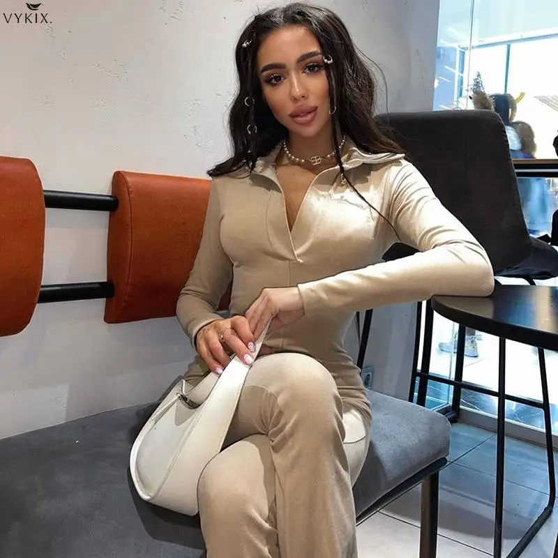 Korean Women Solid Long Sleeve V Neck Flare Jumpsuits Sexy Streetwear Fitness Casual Sportswear Cheap Rompers 2021 Autumn Winter
Korean Women Solid Long Sleeve V Neck Flare Jumpsuits Sexy Streetwear Fitness Casual Sportswear Cheap Rompers 2021 Autumn Winter