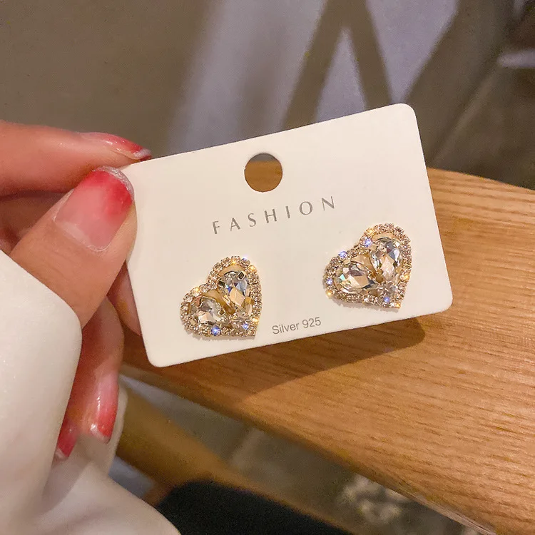 Korean Temperament Net Red New Simple Earrings 925 Silver Needle Zircon Peach Heart Small Simple Personalized Earrings
Korean Temperament Net Red New Simple Earrings 925 Silver Needle Zircon Peach Heart Small Simple Personalized Earrings