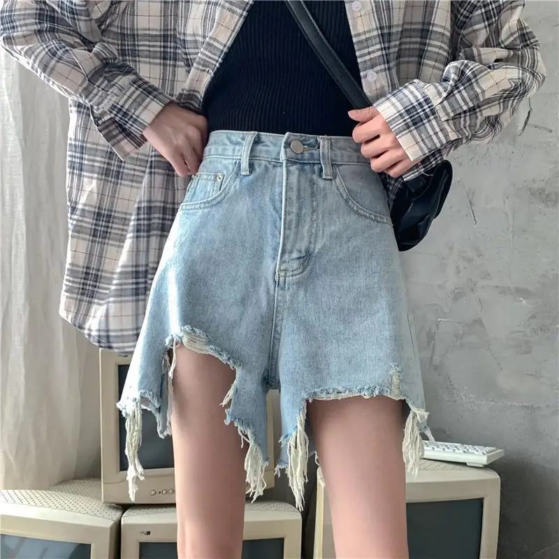Hong Kong Style ins high waist holed denim shorts women's summer big size fat mm loose show thin wide leg rough edge A-line hot
Hong Kong Style ins high waist holed denim shorts women's summer big size fat mm loose show thin wide leg rough edge A-line hot