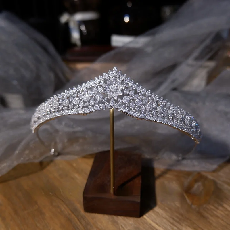 European mm Micro Inlaid Craft Zircon Crown Girl British Crown Children Performance Hair Accessories Stage Modeling Headdress
European mm Micro Inlaid Craft Zircon Crown Girl British Crown Children Performance Hair Accessories Stage Modeling Headdress