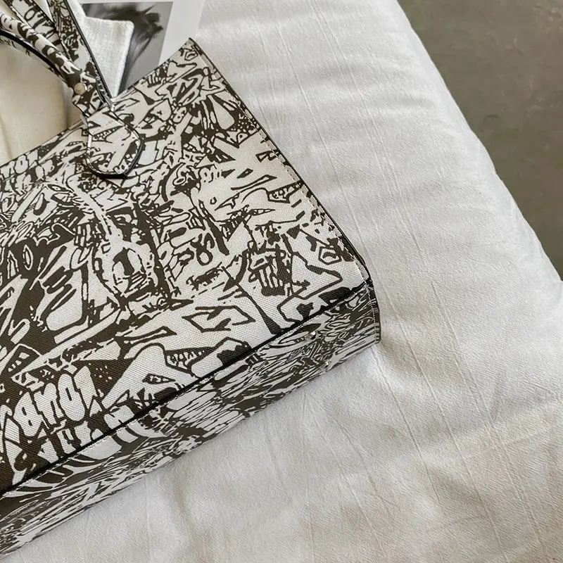 Fashion Graffiti Shoulder Bags High Quality Leather Women Bags Large Capacity Handbag Luxury Designer Tote Bag
Fashion Graffiti Shoulder Bags High Quality Leather Women Bags Large Capacity Handbag Luxury Designer Tote Bag