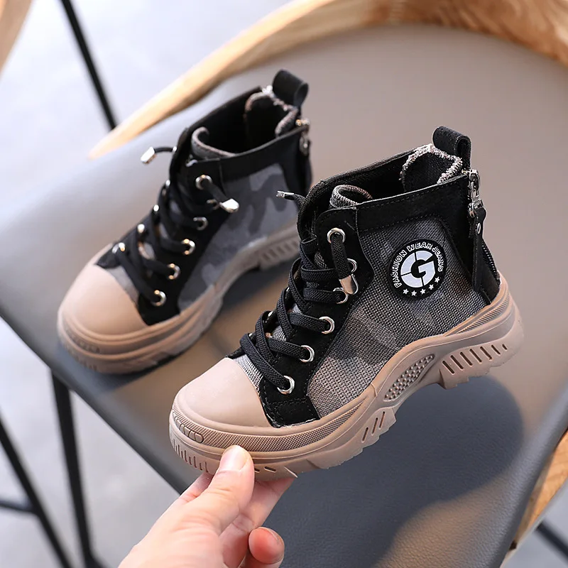 2020 Autumn Children's new Martin boots mid-tube rear zipper British style boys small leather boots girls retro short boots
2020 Autumn Children's new Martin boots mid-tube rear zipper British style boys small leather boots girls retro short boots