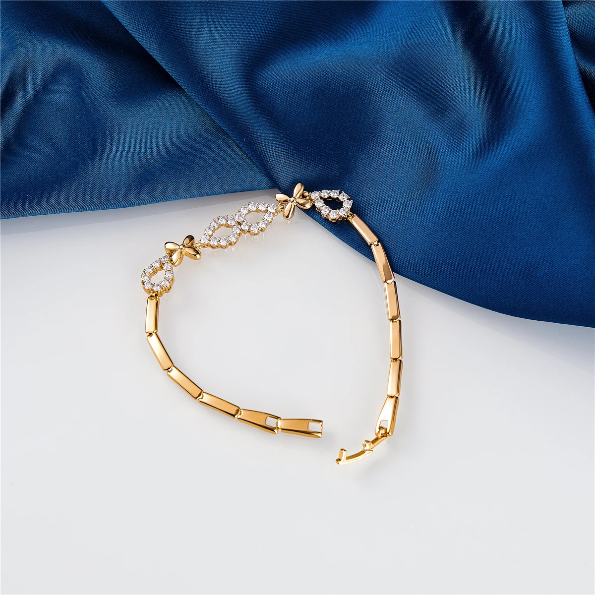 2021 Feb New Women Vintage Wedding Jewelry 19cm Simple True White Gold Link Bracelet flower Copper Bracelet
2021 Feb New Women Vintage Wedding Jewelry 19cm Simple True White Gold Link Bracelet flower Copper Bracelet