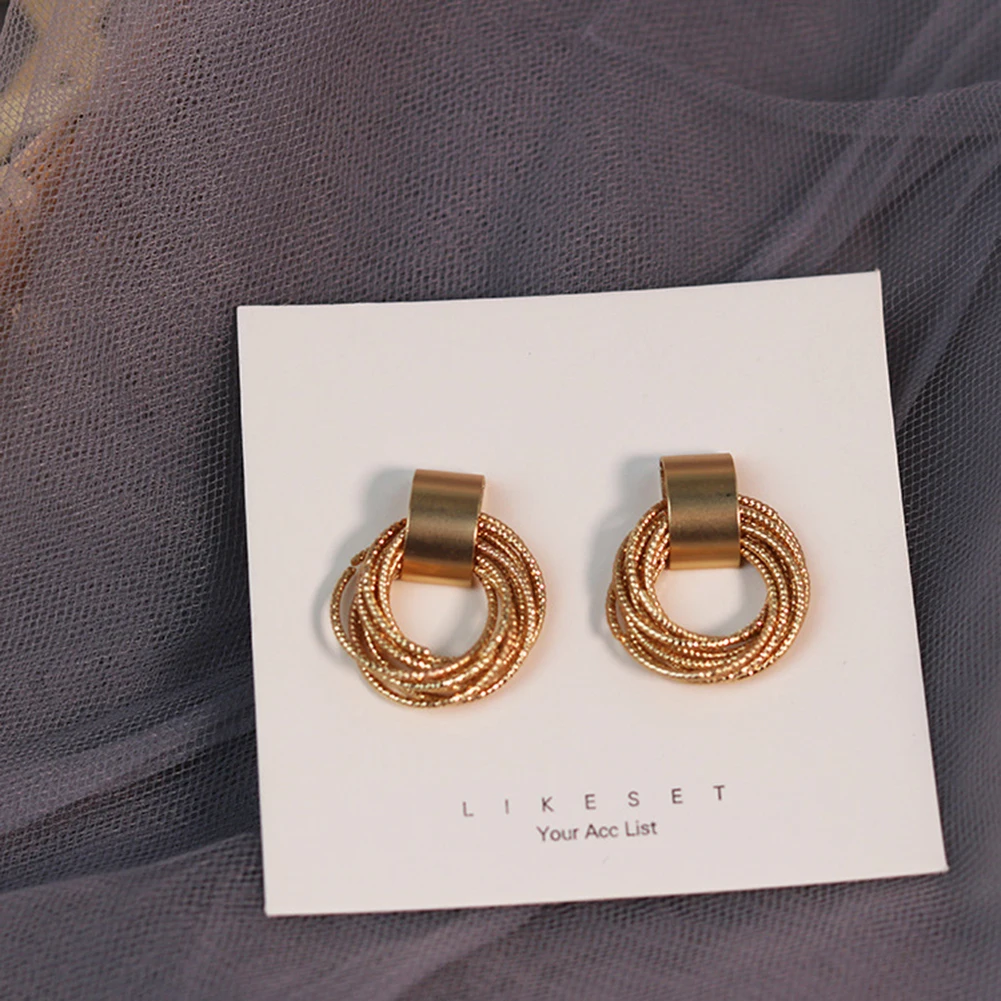 2020 Simple Gold Metal Multi Layer Round Cute Stud Earrings for Women Girl Small Winding Geometric Circle Earring Jewelry
2020 Simple Gold Metal Multi Layer Round Cute Stud Earrings for Women Girl Small Winding Geometric Circle Earring Jewelry