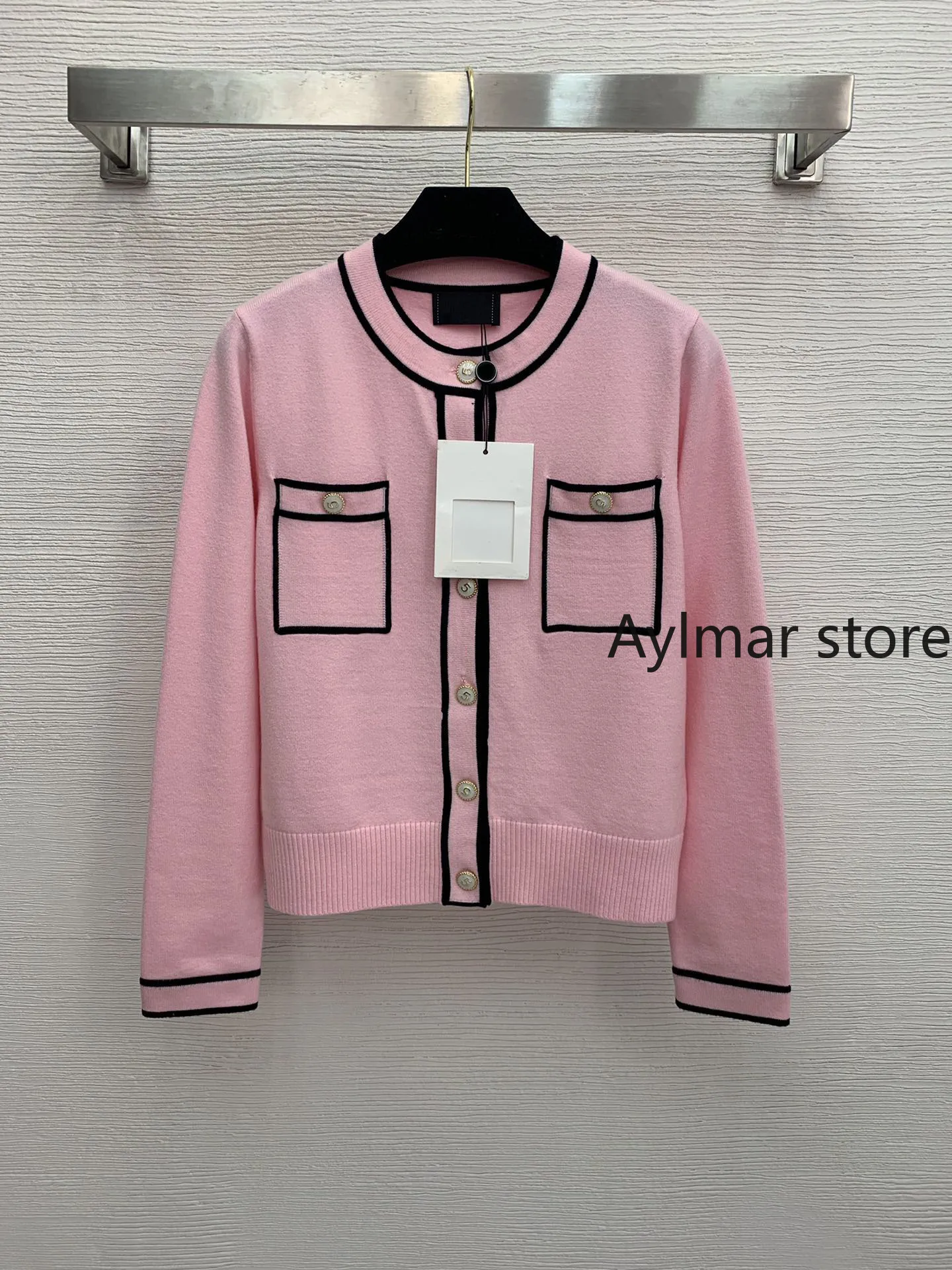 High quality 2021 autumn winter new women 5-button round neck knitted cardigan long sleeve short coat pink cardigan cardigans
High quality 2021 autumn winter new women 5-button round neck knitted cardigan long sleeve short coat pink cardigan cardigans
