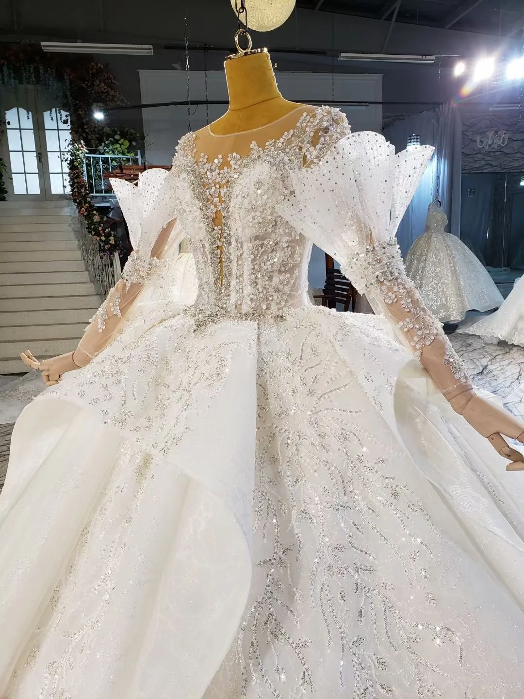 2021 Luxurious Beaded Arabic Ball Gown Special Sleeves Wedding Dresses Lace Bridal Ball Gown Custom Made Production Time 1 Month
2021 Luxurious Beaded Arabic Ball Gown Special Sleeves Wedding Dresses Lace Bridal Ball Gown Custom Made Production Time 1 Month
