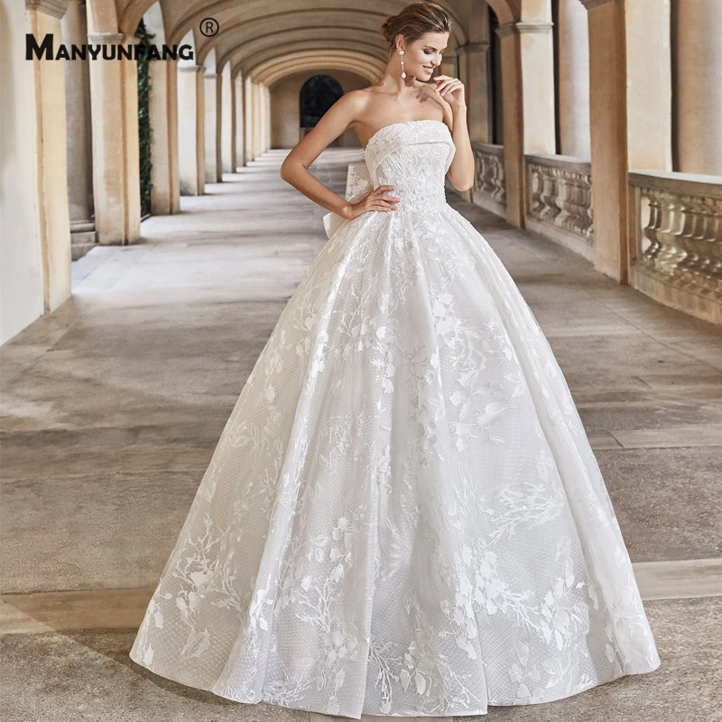 2021 Hot Sale Embroidery Appliques Satin Court Train Bow Strapless Wedding Dress Luxury Sleeveless Zipper Back Bridal Ball Gown
2021 Hot Sale Embroidery Appliques Satin Court Train Bow Strapless Wedding Dress Luxury Sleeveless Zipper Back Bridal Ball Gown