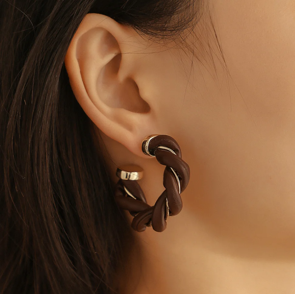 ew Vintage Simple U-shaped Ear Cuff Non Pierced Clip Earring Trendy Punk Antique Color Small Flower Carved Hollow
ew Vintage Simple U-shaped Ear Cuff Non Pierced Clip Earring Trendy Punk Antique Color Small Flower Carved Hollow