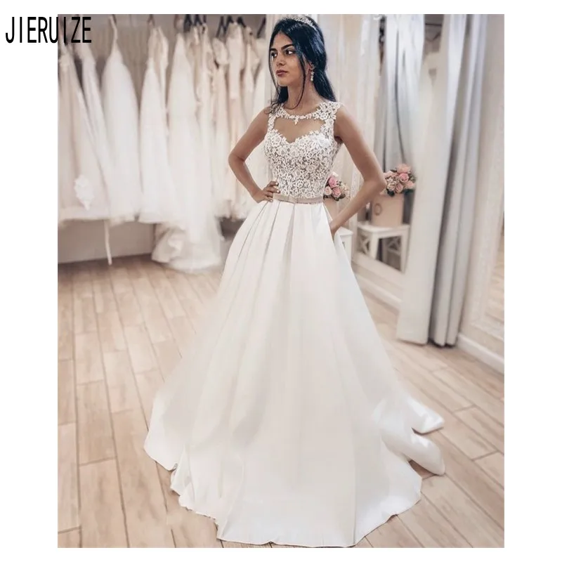 JIERUIZ New Modest Wedding Dresses O Neck Appliques Button Back Bow Sashes Beading Bridal Dresses vestido de noiva Wedding Gowns
JIERUIZ New Modest Wedding Dresses O Neck Appliques Button Back Bow Sashes Beading Bridal Dresses vestido de noiva Wedding Gowns