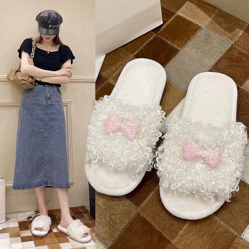 2021 Women's Flat Shoes Slippes Home Soft-soled Plush Slippers Fashionable and Comfortable Slippers Outside Fur Slides for Women
2021 Women's Flat Shoes Slippes Home Soft-soled Plush Slippers Fashionable and Comfortable Slippers Outside Fur Slides for Women