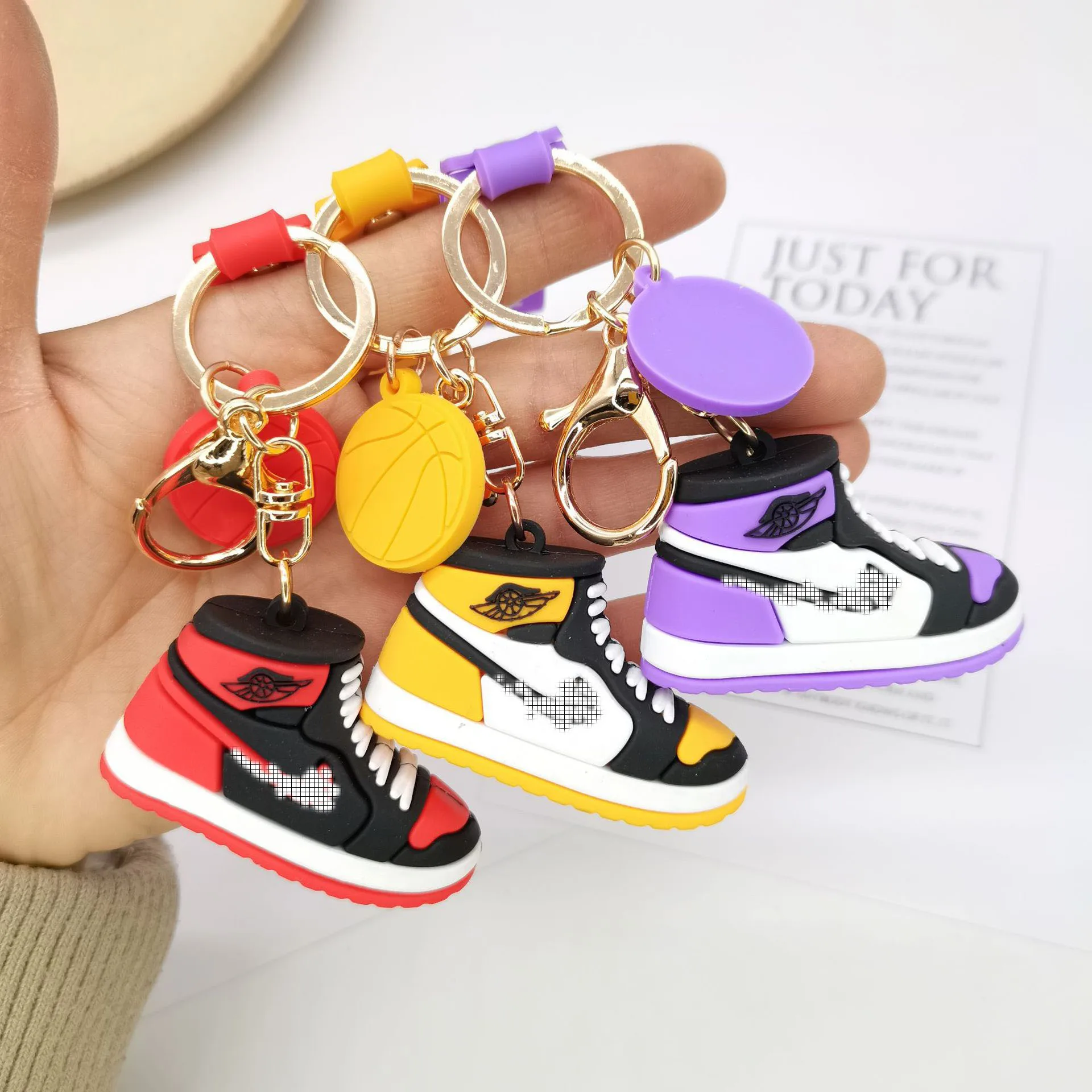 Mini 3D Sports Shoes Keychain Trend Backpack Keyring AJ Basketball Shoes Model Key Chain For Women Man Couple Gift Pendant
Mini 3D Sports Shoes Keychain Trend Backpack Keyring AJ Basketball Shoes Model Key Chain For Women Man Couple Gift Pendant
