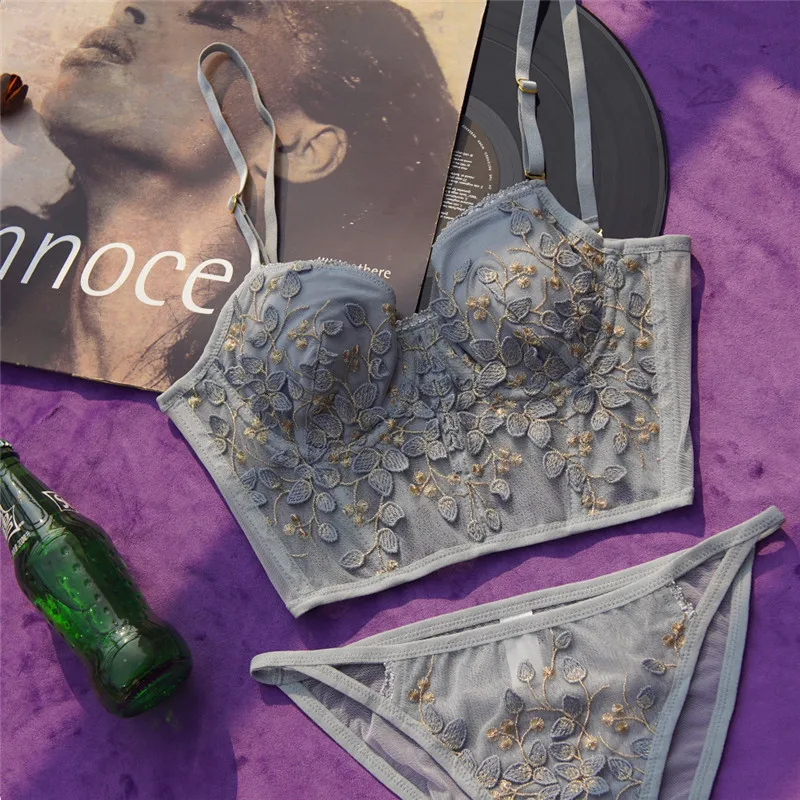 New Embroidery Lace Flowers French Underwear Sexy Body Shaping Push Up Bra Set Romantic White Lingerie Bras and Panties Set
New Embroidery Lace Flowers French Underwear Sexy Body Shaping Push Up Bra Set Romantic White Lingerie Bras and Panties Set