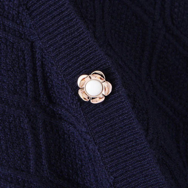 Autumn and winter new women's long-sleeved warm sweater puff sleeves V-neck single-breasted cardigan solid color sweater
Autumn and winter new women's long-sleeved warm sweater puff sleeves V-neck single-breasted cardigan solid color sweater