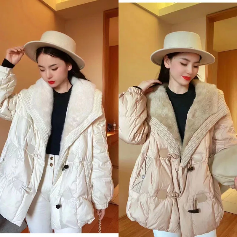 2021 Winter New Luxury Women Clothing Real Mink Fur Collar Patchwork Knitting Horn Button 90 White down Jacket Coat for Women
2021 Winter New Luxury Women Clothing Real Mink Fur Collar Patchwork Knitting Horn Button 90 White down Jacket Coat for Women