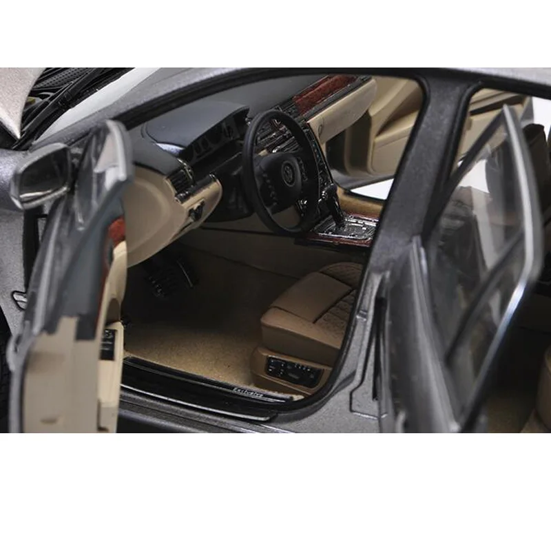 Kyosho 1/18 For Volkswagen Phaeton Diecast Car Model Kids Toys Boy Girl Gift Collection Club 4S Shop Display Silver Metal
Kyosho 1/18 For Volkswagen Phaeton Diecast Car Model Kids Toys Boy Girl Gift Collection Club 4S Shop Display Silver Metal
