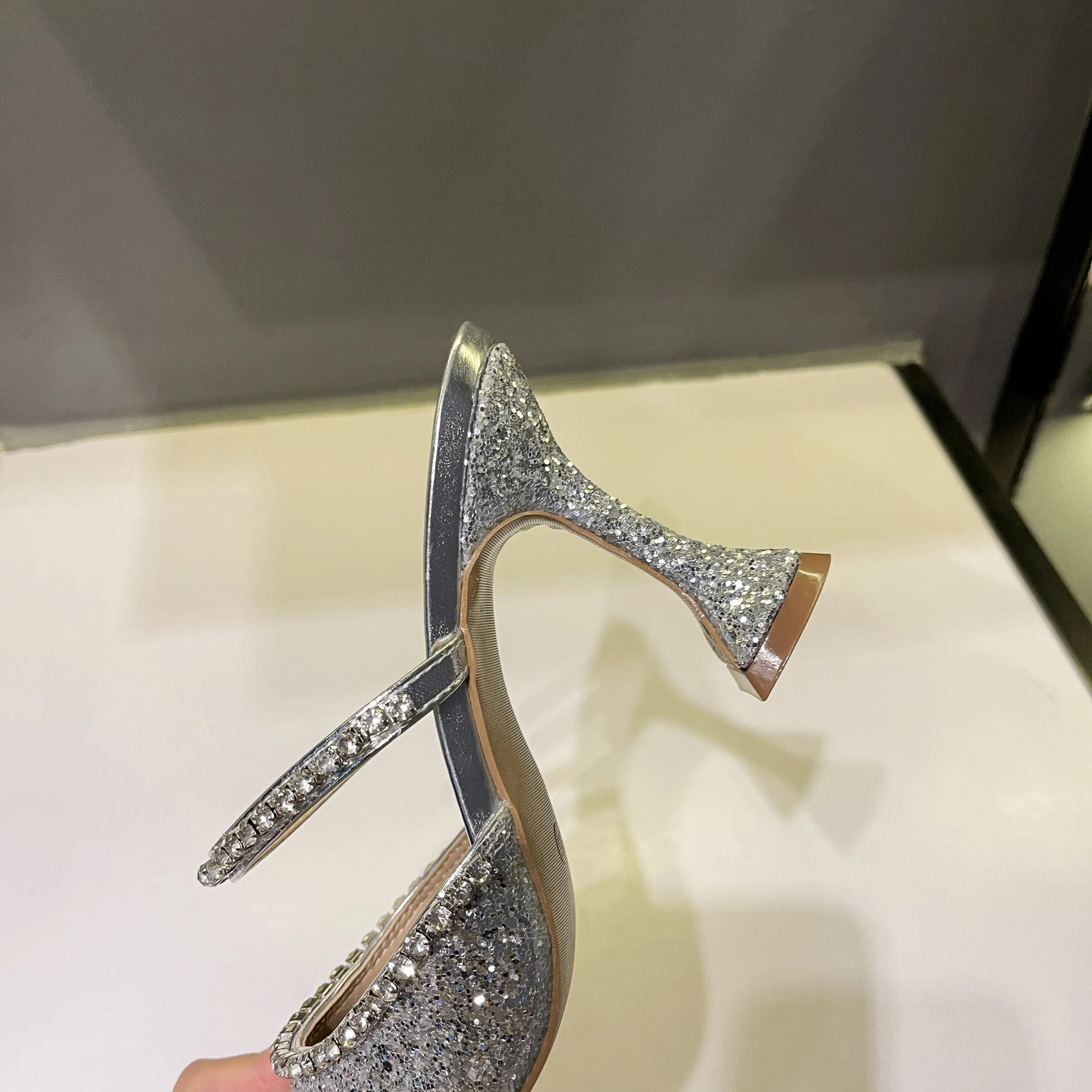 Luxury Brand Summer Shiny Rhinestone Heel Sandals Women 2021High Heels Designer Fashion Slippers Pointed mules Wedding Shoes
Luxury Brand Summer Shiny Rhinestone Heel Sandals Women 2021High Heels Designer Fashion Slippers Pointed mules Wedding Shoes
