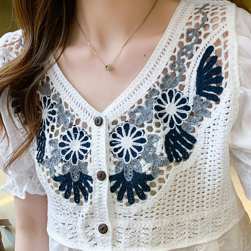 2021 New Summer Women Blouses Casual Slim Short Sleeve V-Neck Embroidery Lace Shirts Fashion Elegant Office Lady Tops Clothing
2021 New Summer Women Blouses Casual Slim Short Sleeve V-Neck Embroidery Lace Shirts Fashion Elegant Office Lady Tops Clothing