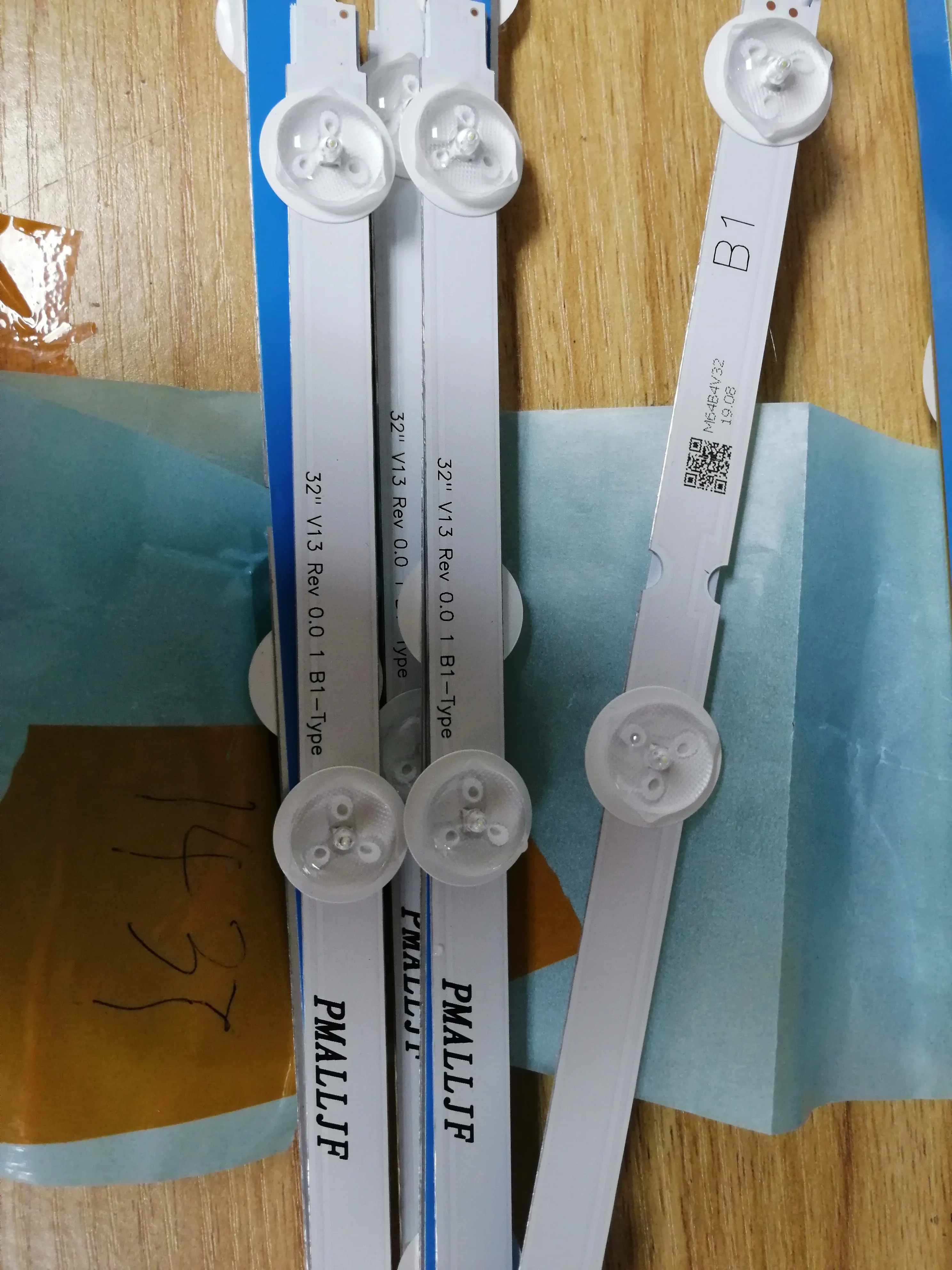 new original 7 OR 8 LED 32LN519C-CC LED strip Circuits 6916L-1438A / 6916L-1437A 32 V13 REV0.0
new original 7 OR 8 LED 32LN519C-CC LED strip Circuits 6916L-1438A / 6916L-1437A 32 V13 REV0.0