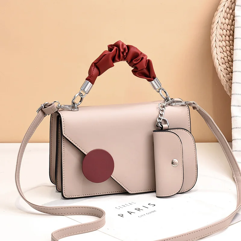Fashion PU2021 new solid color small square bag retro classic handbag Korean version of the simple one-shoulder messenger bag
Fashion PU2021 new solid color small square bag retro classic handbag Korean version of the simple one-shoulder messenger bag