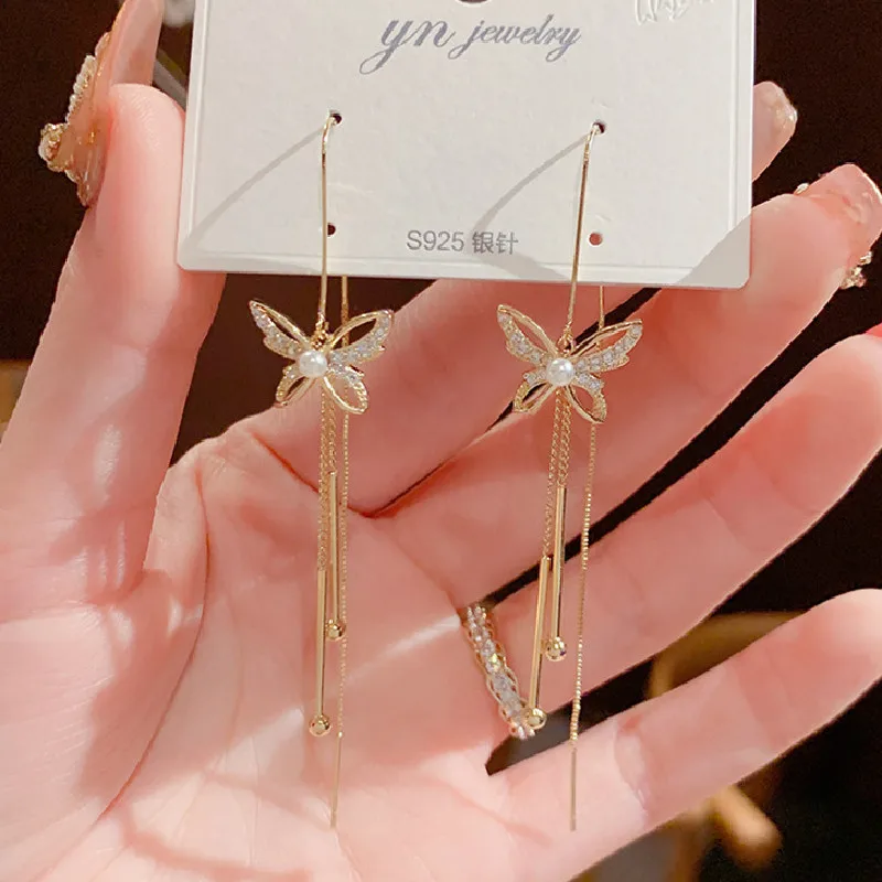 Origin Summer Korean Hollow Out Cubic Zircon Butterfly Dangle Earring for Women Delicate Long Tassel Faux Pearl Earring Jewelry
Origin Summer Korean Hollow Out Cubic Zircon Butterfly Dangle Earring for Women Delicate Long Tassel Faux Pearl Earring Jewelry