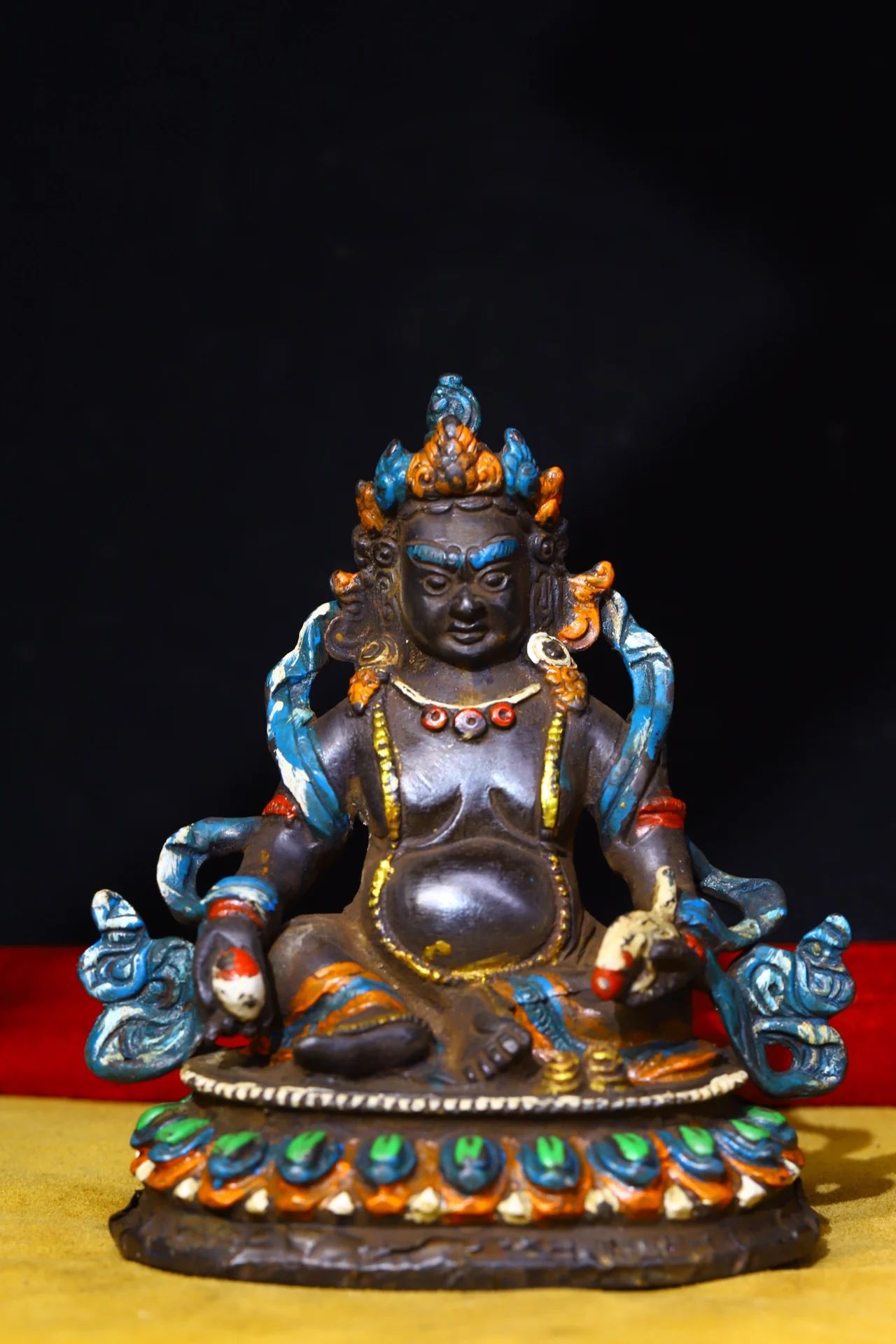 Tibetan Buddhist handmade Yellow God of Wealth Statue,Home decoration crafts sculpture
Tibetan Buddhist handmade Yellow God of Wealth Statue,Home decoration crafts sculpture