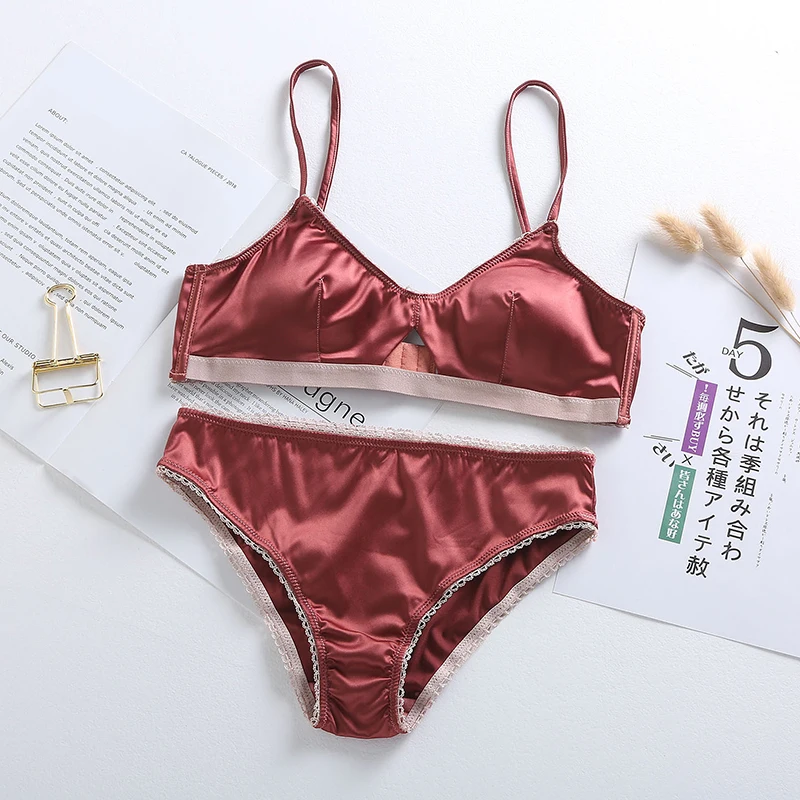 Bra Panties Set Women's Sexy Wireless Push Up Large Size Underwear Soild Color Beauty Back Soft Comfort Female Lingerie Set
Bra Panties Set Women's Sexy Wireless Push Up Large Size Underwear Soild Color Beauty Back Soft Comfort Female Lingerie Set