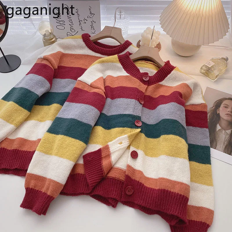 Gaganight корейский женский кардиган в радужную полоску осень-зима модный женский кардиган вязаный свитер Прямая поставка Новинка 2021
Gaganight корейский женский кардиган в радужную полоску осень-зима модный женский кардиган вязаный свитер Прямая поставка Новинка 2021
