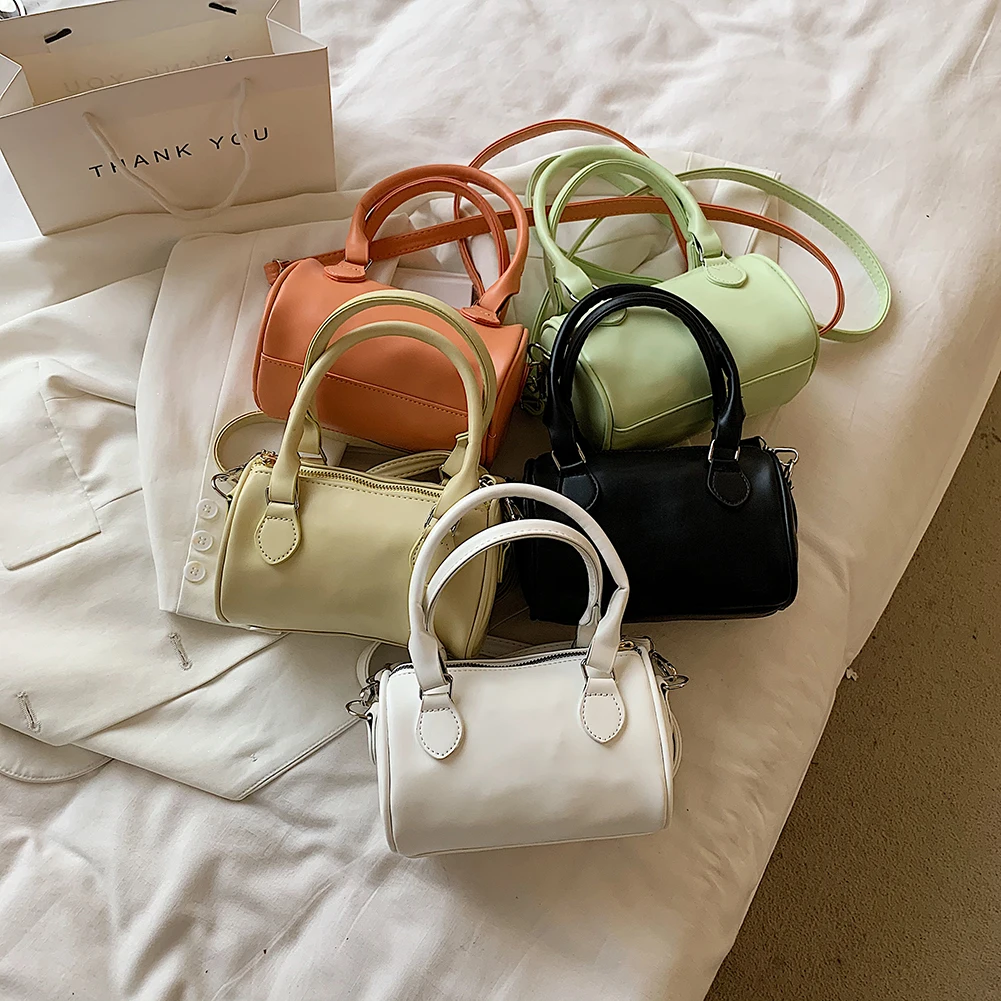 Сумка-мессенджер Женская, однотонная, цилиндрическая, с ручкой сверху
Сумка-мессенджер Женская, однотонная, цилиндрическая, с ручкой сверху