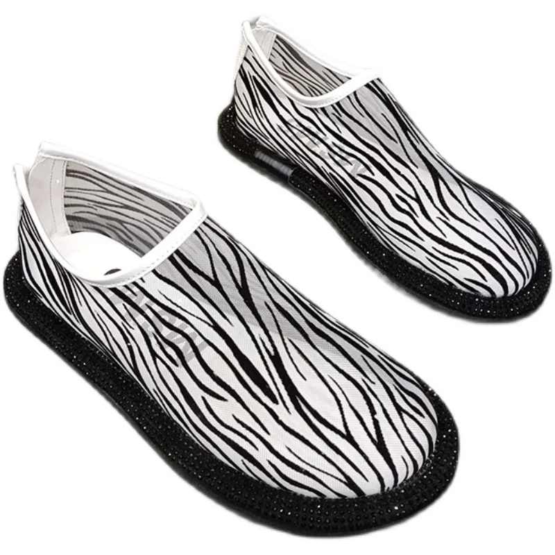 Summer New Fashion Net Shoes Striped Flat Heel Soft Sole Rhinestone Bound Hole Shoes Round Toe Back Zipper Sandals Women's Shoes
Summer New Fashion Net Shoes Striped Flat Heel Soft Sole Rhinestone Bound Hole Shoes Round Toe Back Zipper Sandals Women's Shoes