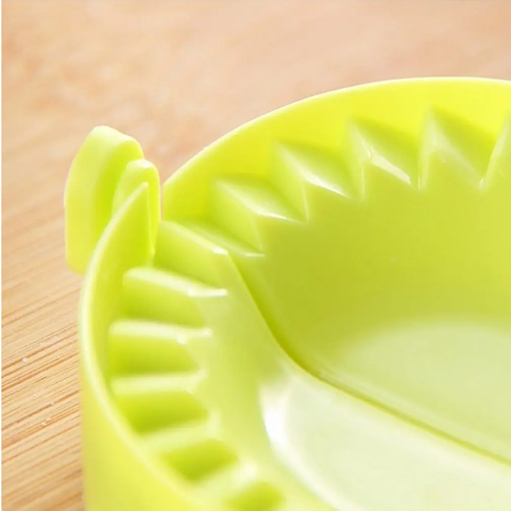 Plastic Dumplings Mold Manual Dumpling Moulds Device Pack Dumpling Clip Machine Creative Kitchen GadgetsGreen
Plastic Dumplings Mold Manual Dumpling Moulds Device Pack Dumpling Clip Machine Creative Kitchen GadgetsGreen
