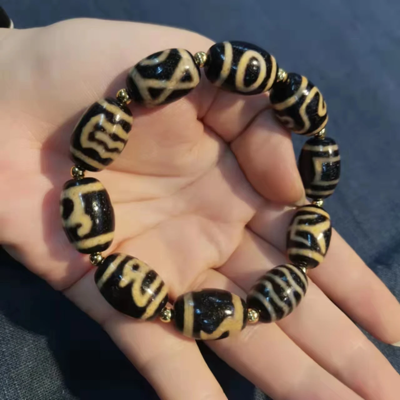 1pcs/lot natural weathered patina black yellow old dzi bracelet God of Wealth Wishful bird Multi-pattern jewelry precious taki
1pcs/lot natural weathered patina black yellow old dzi bracelet God of Wealth Wishful bird Multi-pattern jewelry precious taki