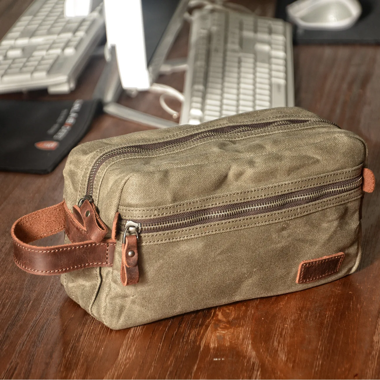 Men Toiletry Waxed Canvas Travel Storage Bag Organize Portable Wash Bag Waterproof Makeup Bag Vintage Fashion Pouch Bag
Men Toiletry Waxed Canvas Travel Storage Bag Organize Portable Wash Bag Waterproof Makeup Bag Vintage Fashion Pouch Bag