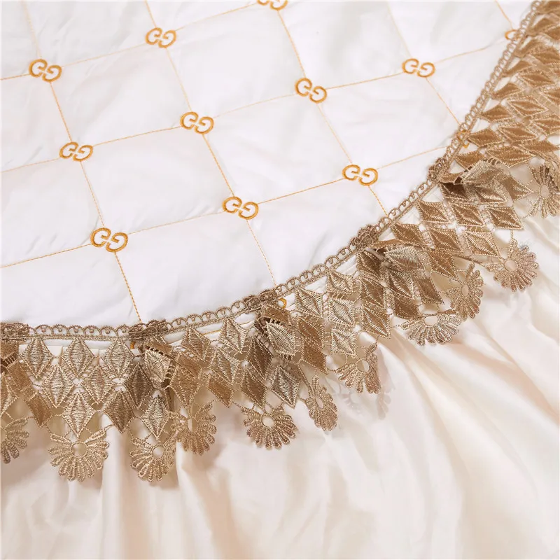 White 600TC Egyptian Cotton Gold Flowers Embroidery Bedding Set Double Duvet Cover Set Lace Thick Bedspread Bed Linen Pillowcase
White 600TC Egyptian Cotton Gold Flowers Embroidery Bedding Set Double Duvet Cover Set Lace Thick Bedspread Bed Linen Pillowcase