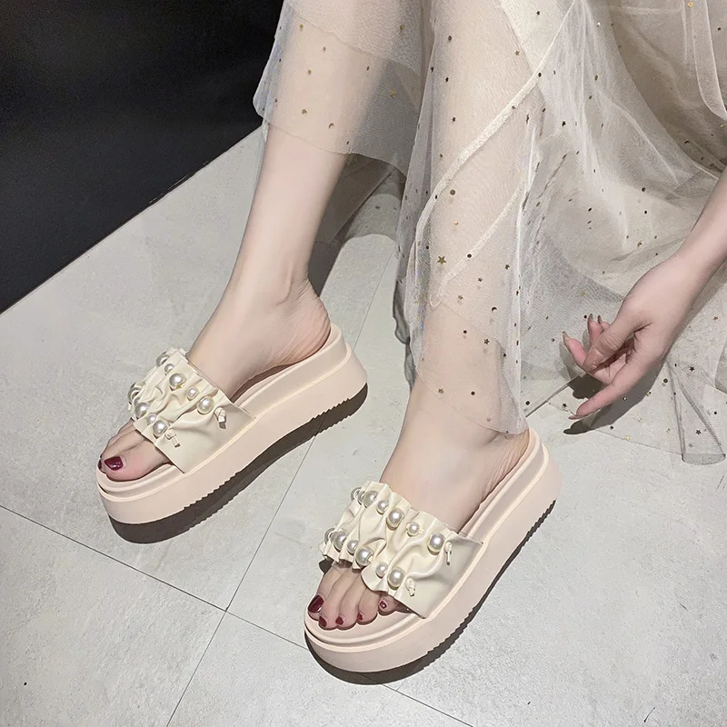 Slippers Women Summer Shoes Med Platform Slides String Bead Fashion Pantofle Flat Luxury 2021 PU Rubber Female Shoes House Slipp
Slippers Women Summer Shoes Med Platform Slides String Bead Fashion Pantofle Flat Luxury 2021 PU Rubber Female Shoes House Slipp