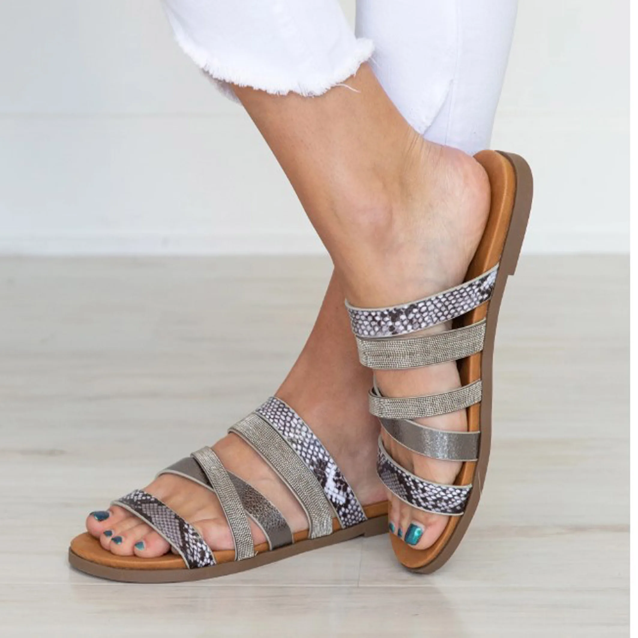 Large-size flat leopard print sandals ladies 2021 summer new Bohemian Flat Rome shoes spot 
Large-size flat leopard print sandals ladies 2021 summer new Bohemian Flat Rome shoes spot