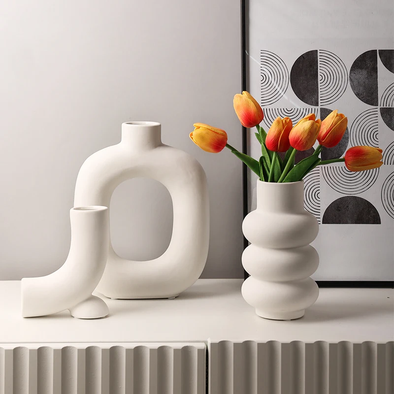 White Ceramic Hollow Vase Abstract Art Hydroponic Flower Living Room Bookcase Flower Arrangement Flower Vase Interior Decoration
White Ceramic Hollow Vase Abstract Art Hydroponic Flower Living Room Bookcase Flower Arrangement Flower Vase Interior Decoration