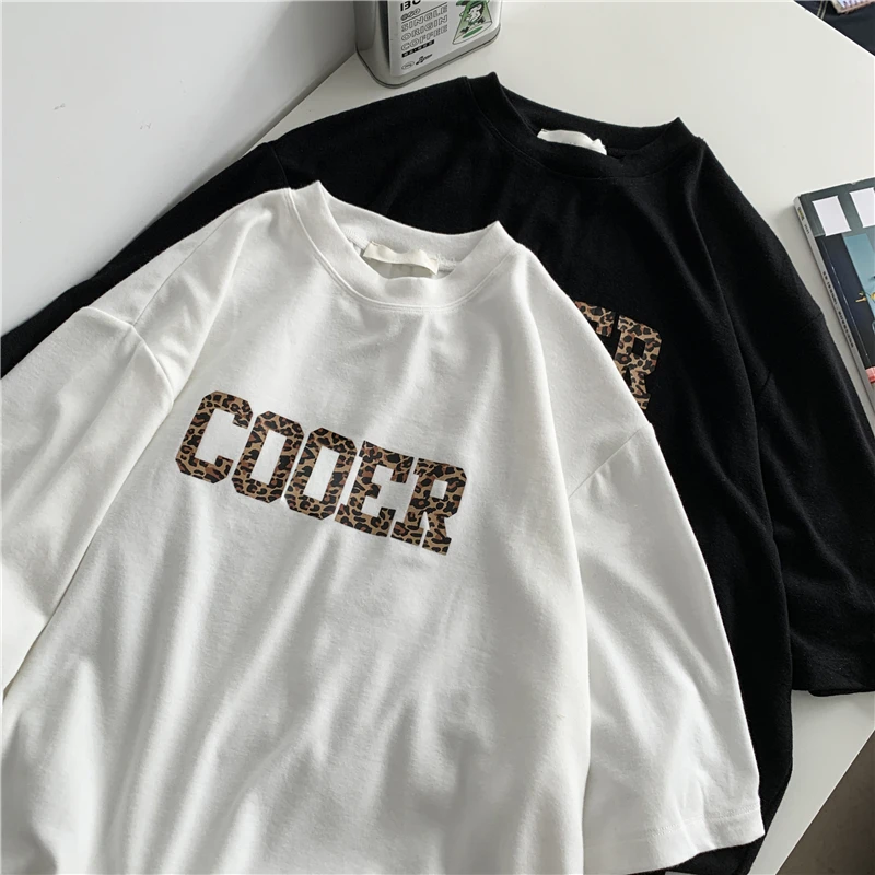 Summer girls' new short-sleeved T-shirt letter printing loose neutral tide 
Summer girls' new short-sleeved T-shirt letter printing loose neutral tide