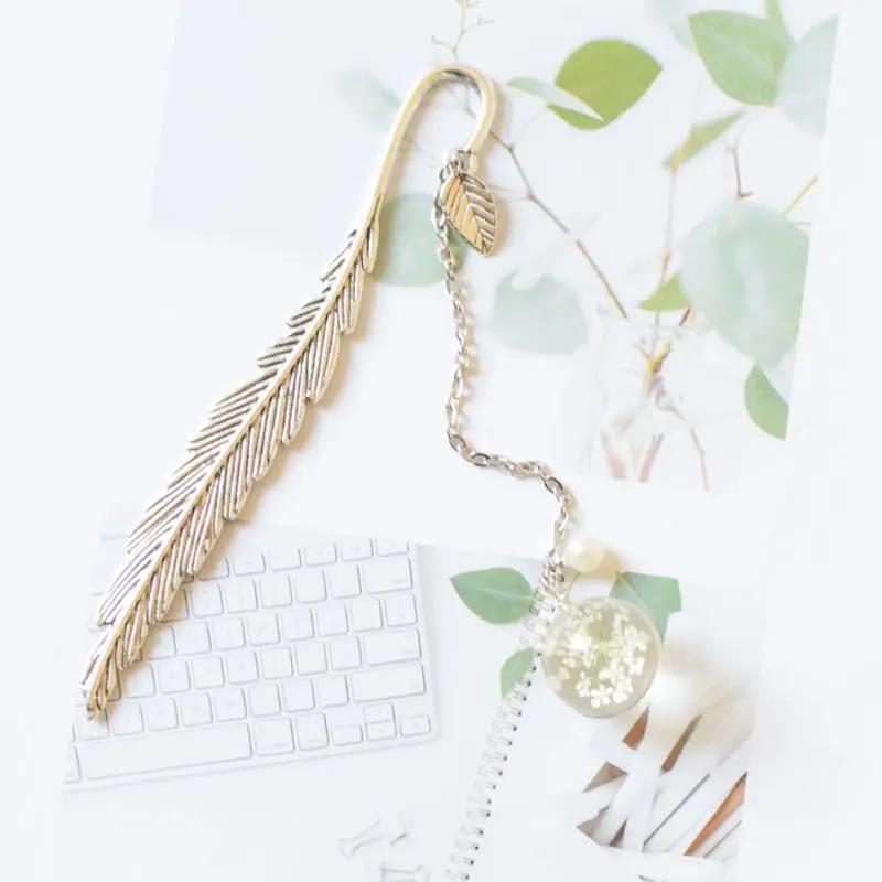 Retro Vintage Bookmark Feather Dried Flower Gypsophila Specimen Creative Metal Bookmarks Stationery Gift
Retro Vintage Bookmark Feather Dried Flower Gypsophila Specimen Creative Metal Bookmarks Stationery Gift