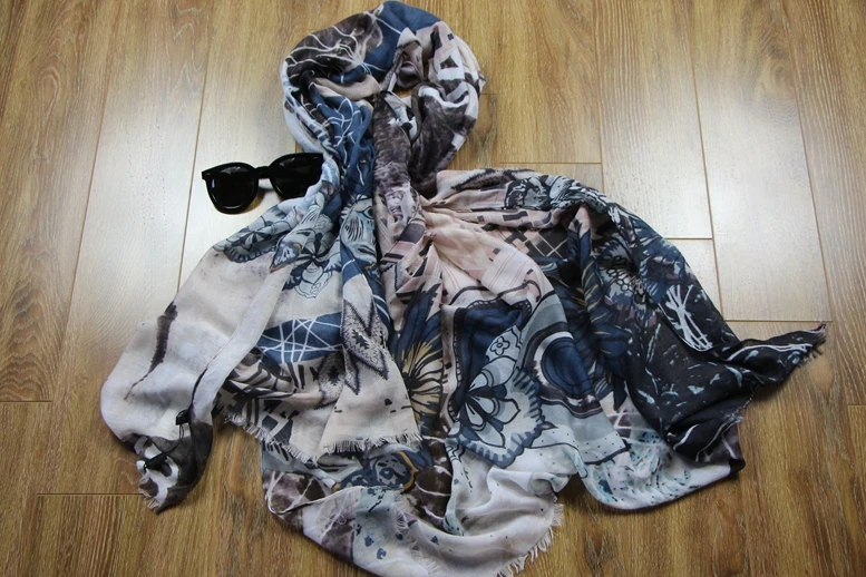 autumn Women's Long scarf Fashion personality Graffiti pattern Thin section cotton Warm shawl
autumn Women's Long scarf Fashion personality Graffiti pattern Thin section cotton Warm shawl