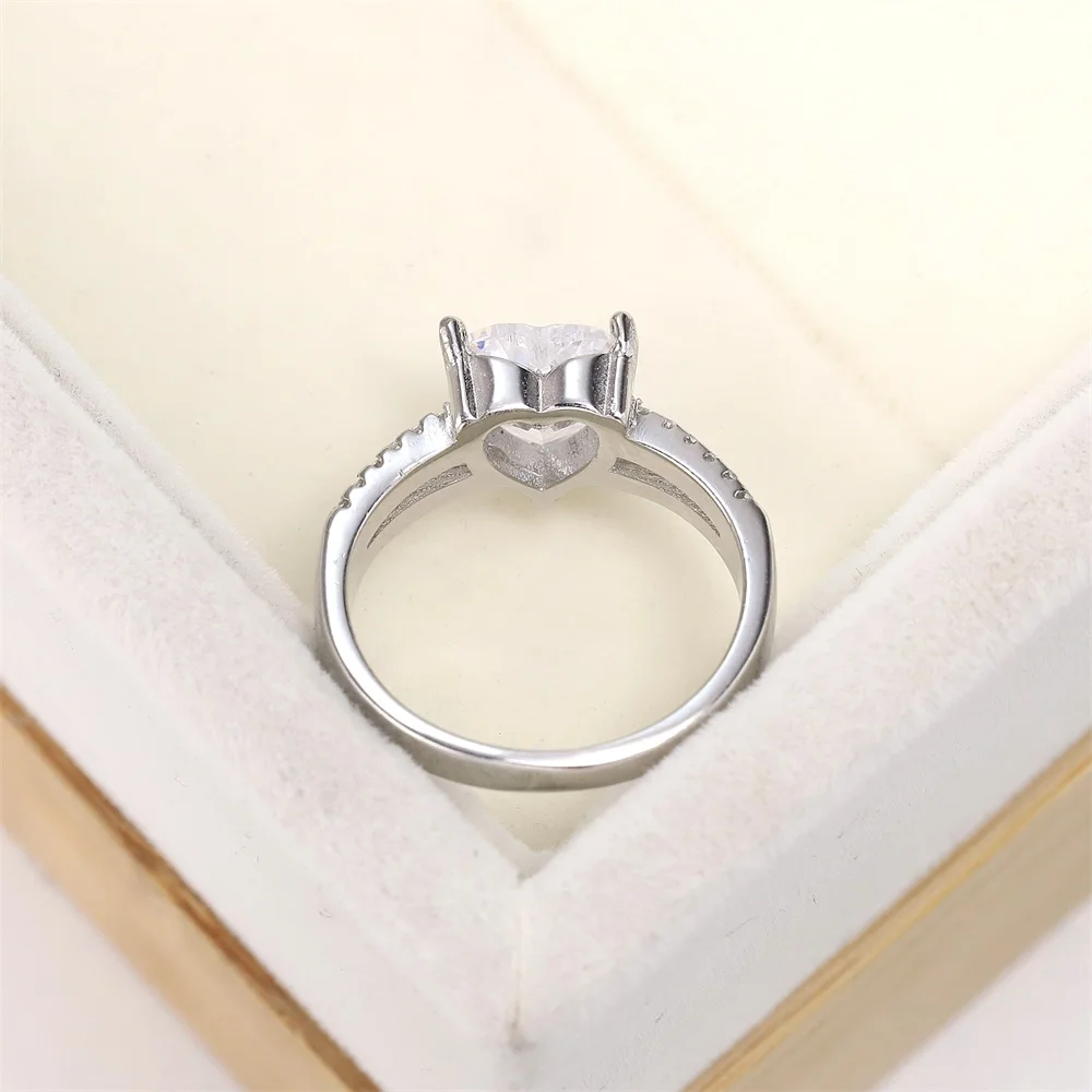 Popular European and American S925 silver luxury split diamond wedding ring heart-shaped zircon crystal jewelry women's gifts
Popular European and American S925 silver luxury split diamond wedding ring heart-shaped zircon crystal jewelry women's gifts