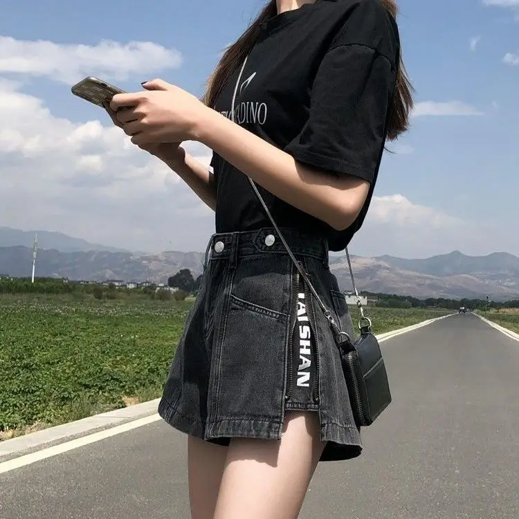 Denim shorts women's summer loose 2021 new wide leg fashion net red ins super fire thin straight tube high waist show thin
Denim shorts women's summer loose 2021 new wide leg fashion net red ins super fire thin straight tube high waist show thin