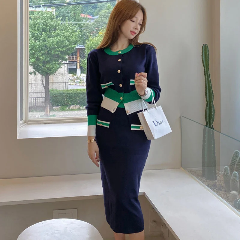 Women's Autumn And Winter Cardigan Top Slim Sweater Wrap Arm Knitted Skirt Two Piece Sets
Women's Autumn And Winter Cardigan Top Slim Sweater Wrap Arm Knitted Skirt Two Piece Sets