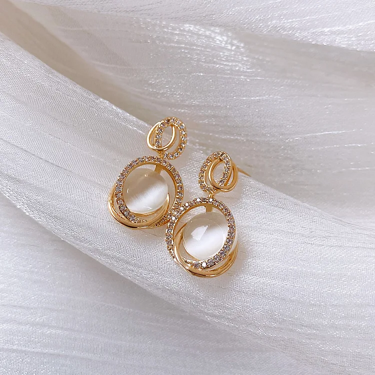 2020 Korean New Fashion Geometric Earrings Temperament Versatile Pendant Earrings Elegant Ladies Jewelry
2020 Korean New Fashion Geometric Earrings Temperament Versatile Pendant Earrings Elegant Ladies Jewelry