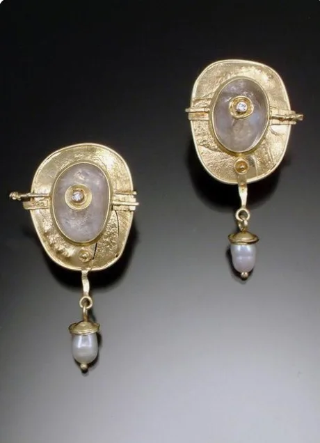 Unique Gold Color Women's Imitation Pearls Earrings Inlaid Stone Enamel Drop Earrings Women Bridal Wedding Jewelry
Unique Gold Color Women's Imitation Pearls Earrings Inlaid Stone Enamel Drop Earrings Women Bridal Wedding Jewelry
