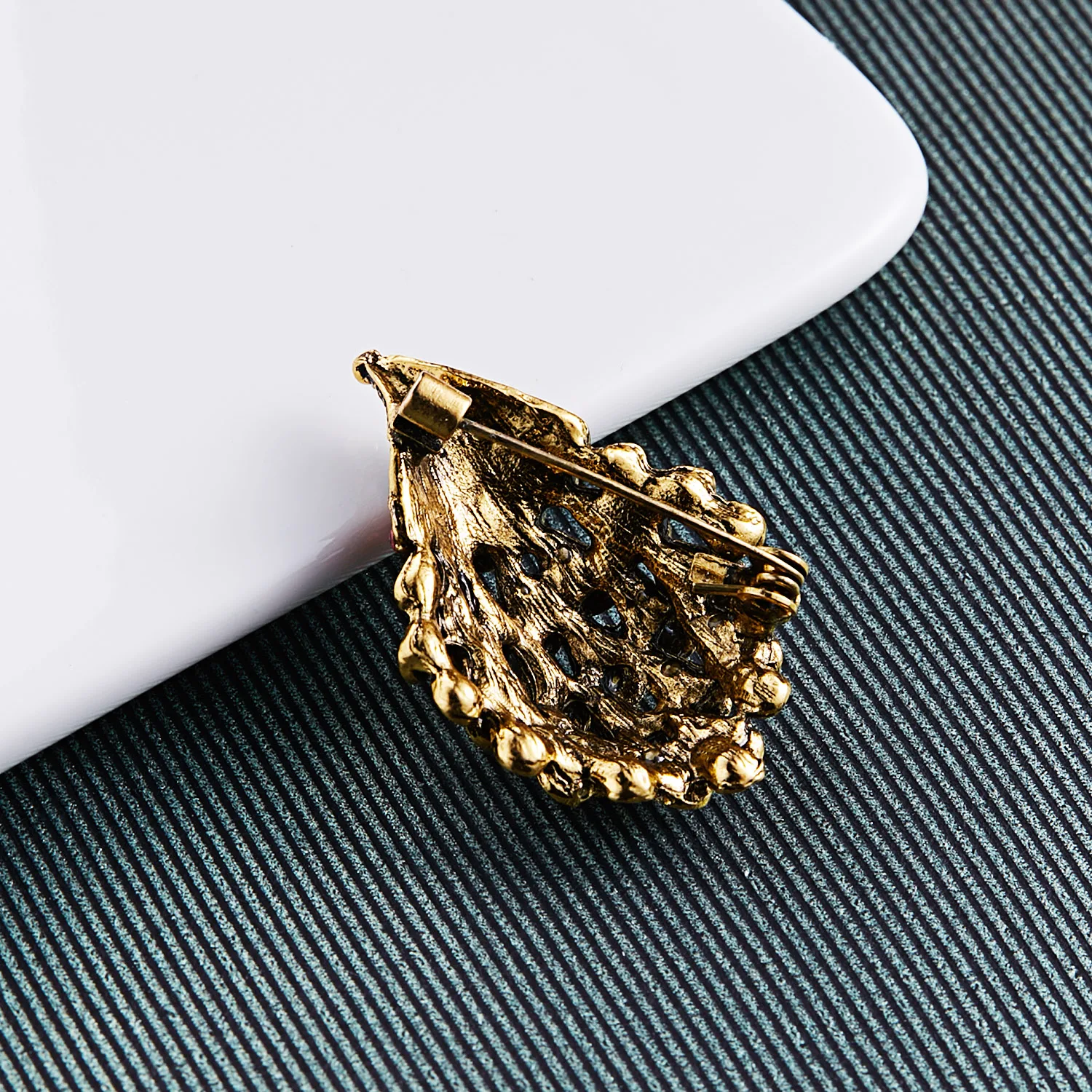 RINHOO Luxury Brand Vintage Full Rhinestone Hedgehog Animal Brooch For Women Collar Dress Lapel Pin Wedding bouquet Jewelry
RINHOO Luxury Brand Vintage Full Rhinestone Hedgehog Animal Brooch For Women Collar Dress Lapel Pin Wedding bouquet Jewelry